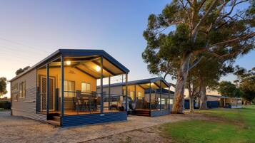Deluxe Cabin, Lake View | Terrace/patio