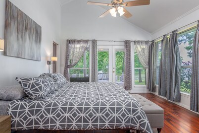 Well Appointed Lake Front Ranch that Sleeps 10