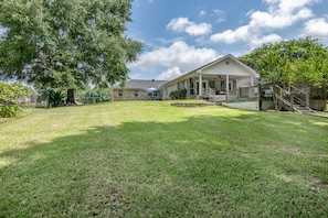 Exterior - Comfortable & Family Friendly Lake Front Ranch that Sleeps 10 (Bullard)