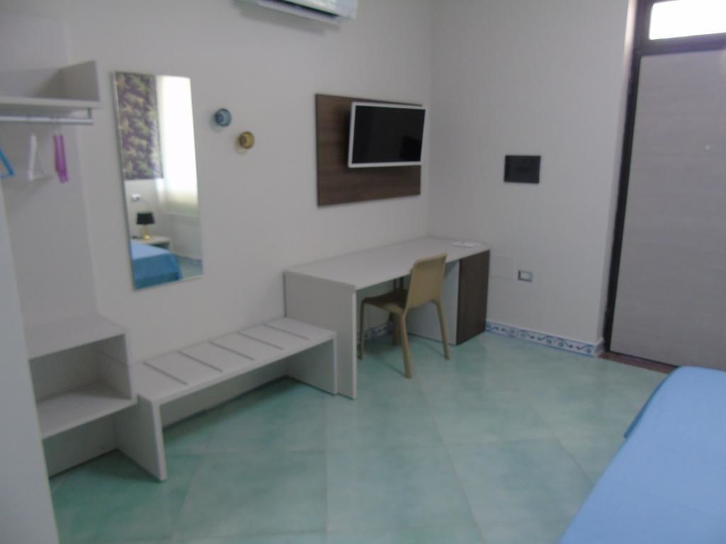 Comfort Triple Room, Multiple Beds | Premium bedding, blackout drapes, cribs/infant beds, free WiFi