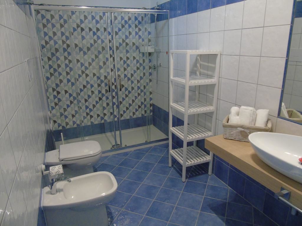 Doppia Comfort, 2 letti singoli | Bagno | Doccia, doccia idromassaggio, set di cortesia gratuito, asciugacapelli