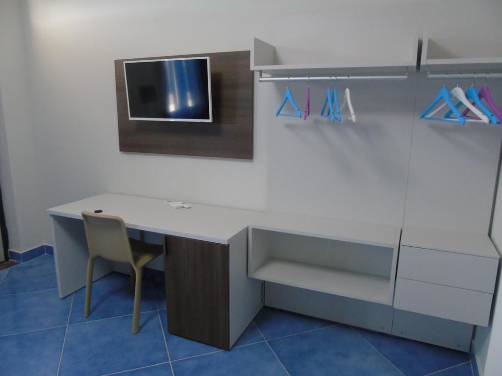 Comfort Triple Room, Multiple Beds | Premium bedding, blackout drapes, cribs/infant beds, free WiFi