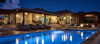 5 Star OceanFRONT Villa w/Pool, Secluded Beach, Ocean Access & Ocean Edge Palapa