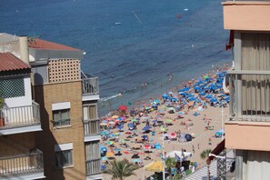 On the beach, beach towels - BENIDORM BEACH (Benidorm)