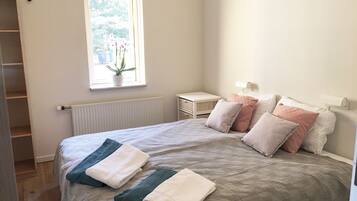 2 bedrooms, iron/ironing board, travel cot, free WiFi