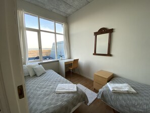 2 slaapkamers, een strijkplank/strijkijzer, reisbedje, gratis wifi