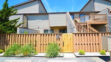 Condo, 2 Bedrooms | Exterior