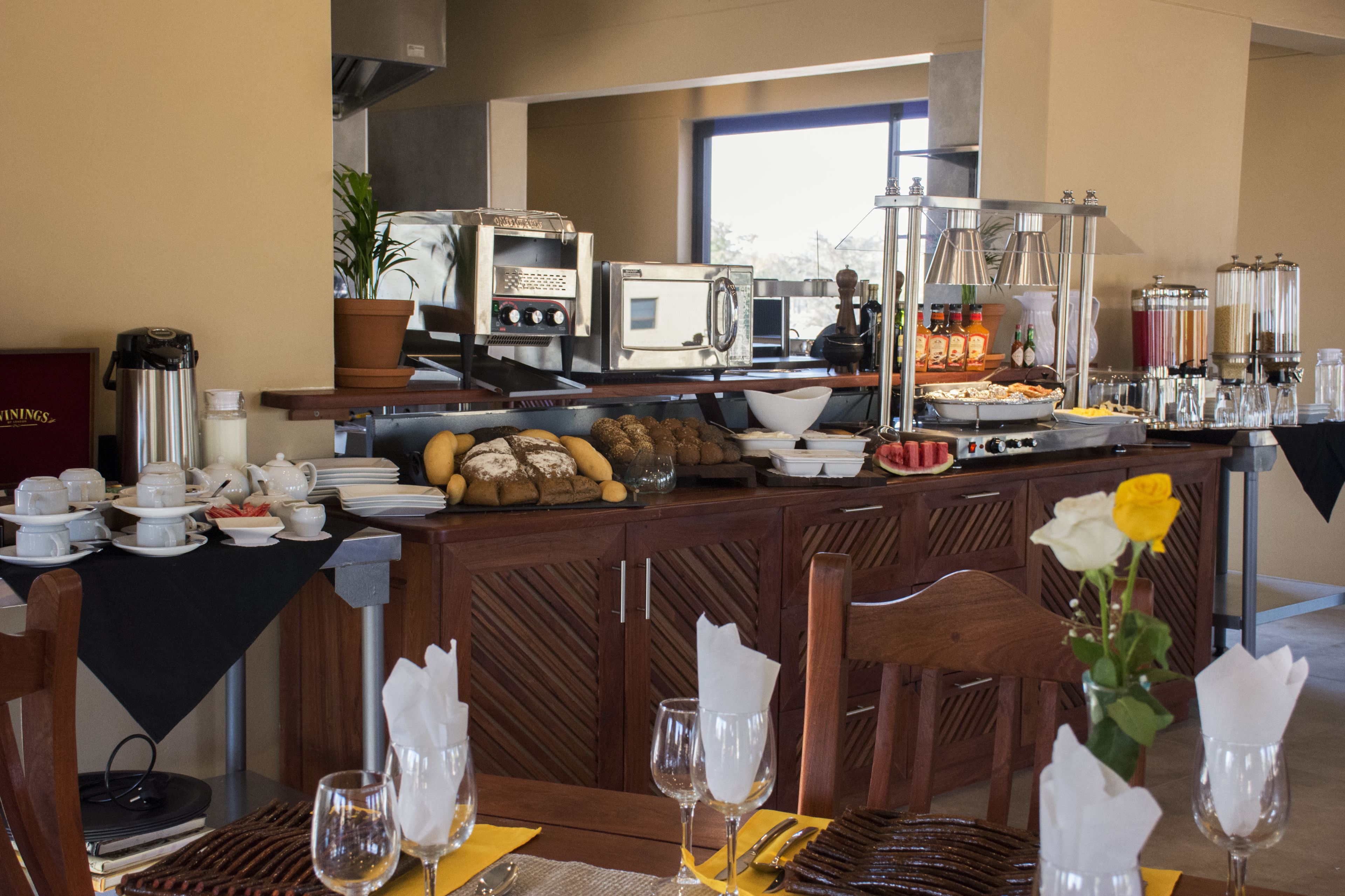 Free daily English breakfast