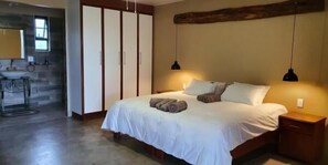 Minibar, desk, soundproofing, free WiFi - Callies Game Lodge Safaris (Tsumeb)