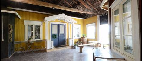 Cabane (HÀlsingestugan) | Entrée intérieure