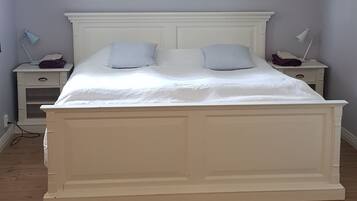 Family Condo (1600-tal) | Premium bedding, individually decorated, individually furnished