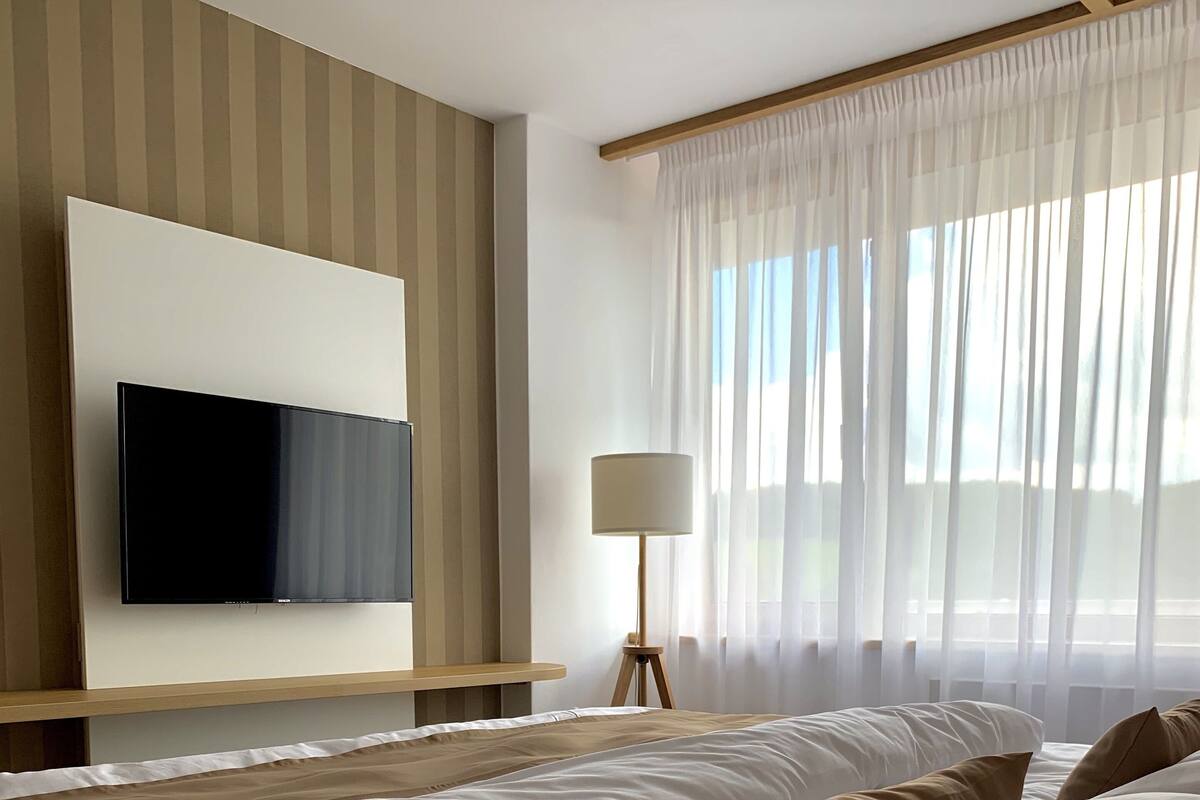 Superior Double Room, Balcony, Lake View | In-room safe, desk, WiFi (free), bed sheets