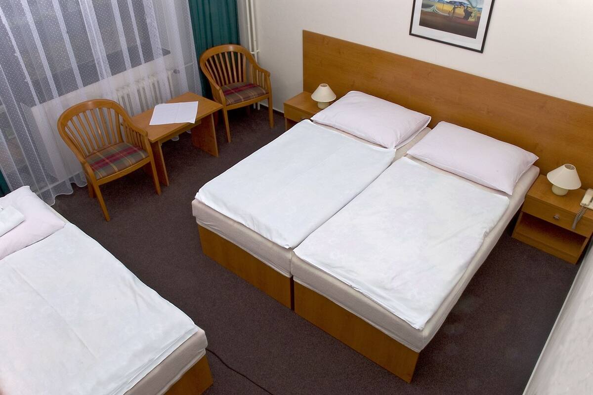 In-room safe, desk, WiFi (free), bed sheets