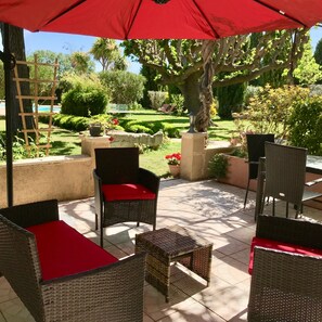 Premium Triple Room, Private Bathroom | Terrace/patio - Fontaine des Magnarelles (Althen-des-Paluds)