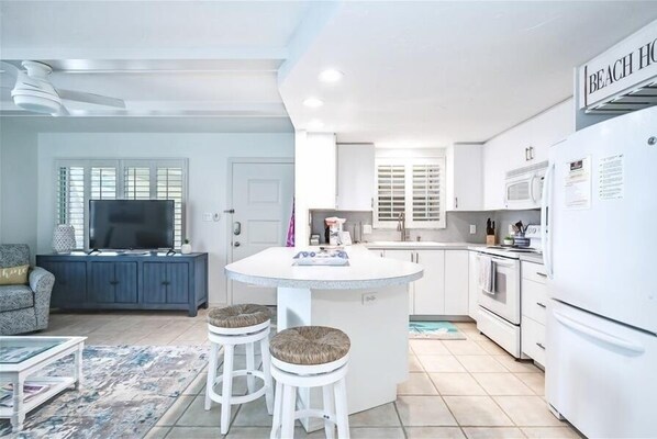 House, 3 Bedrooms | Private kitchen
