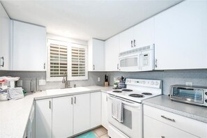 House, 3 Bedrooms | Private kitchen