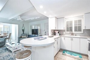 House, 3 Bedrooms | Private kitchen