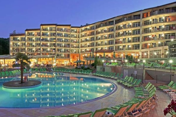 Indoor pool, seasonal outdoor pool, pool umbrellas, sun loungers