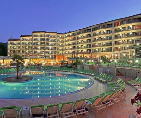 Indoor pool, seasonal outdoor pool, pool umbrellas, pool loungers. Madara Park Hotel