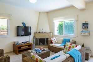Villa - 3 sovrum - privat pool | Vardagsrum | Platt-tv och eldstad