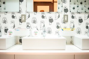 Set di cortesia gratuito, asciugacapelli, bidet elettronico