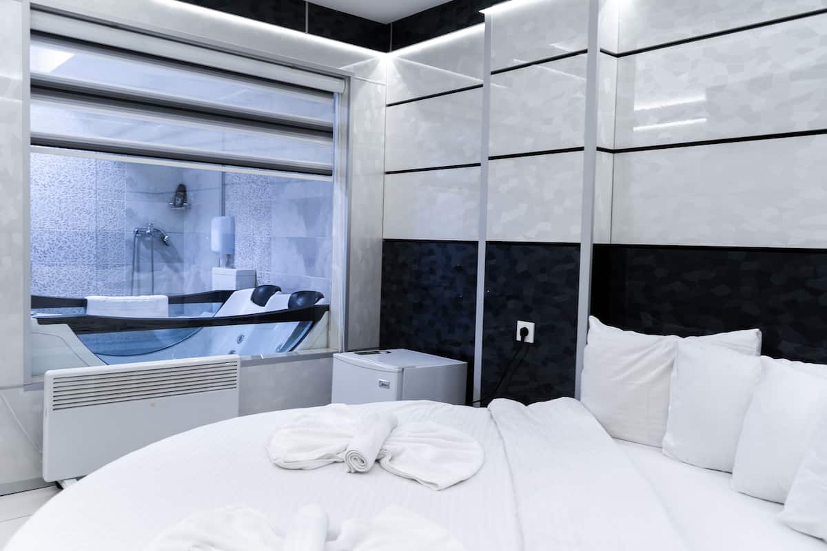 Laptop workspace, free WiFi, bed sheets