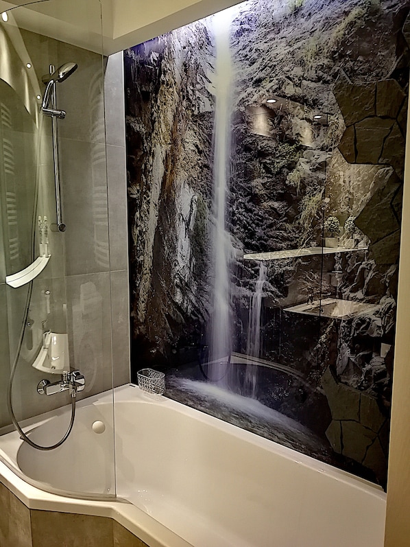 Deluxe-Apartment, 2 Schlafzimmer | Komfortbadewanne