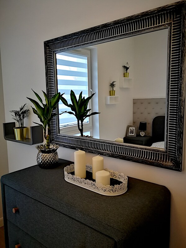 Deluxe Apartment, 2 Bedrooms | Hypo-allergenic bedding, individually decorated, individually furnished