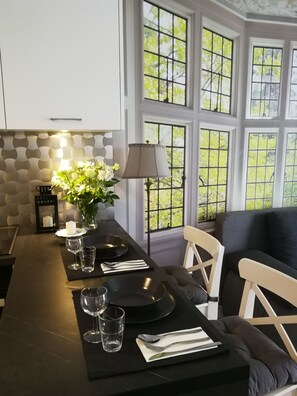 Classic Apartment | Private kitchen | Full-size fridge, oven, stovetop, dishwasher