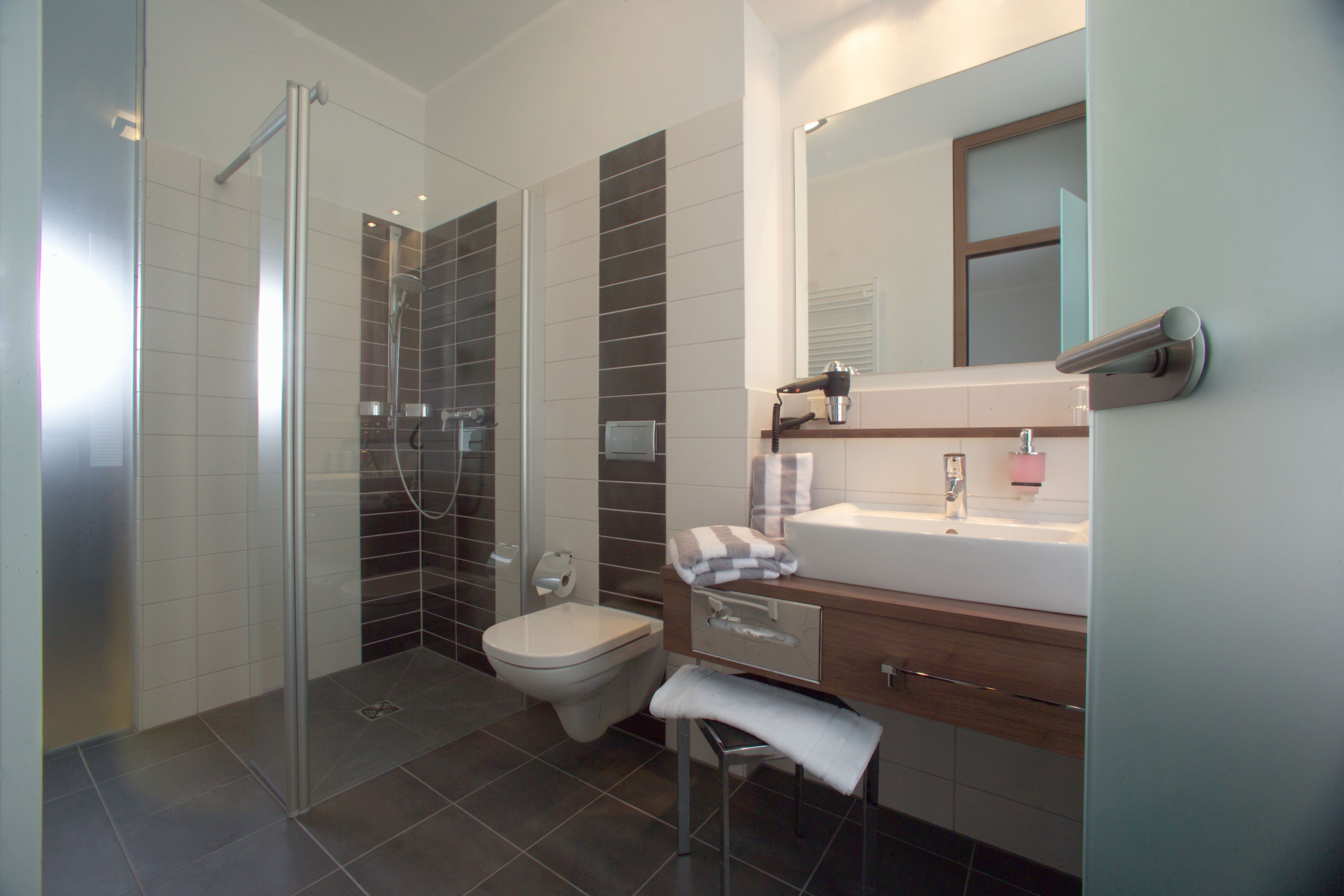 shower, free toiletries, hair dryer, towels