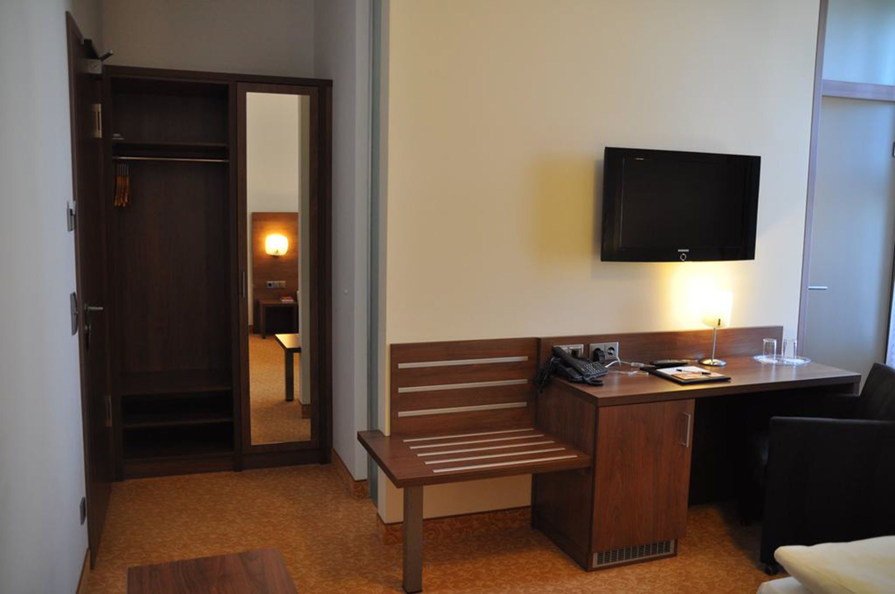 desk, soundproofing, free wifi, bed sheets