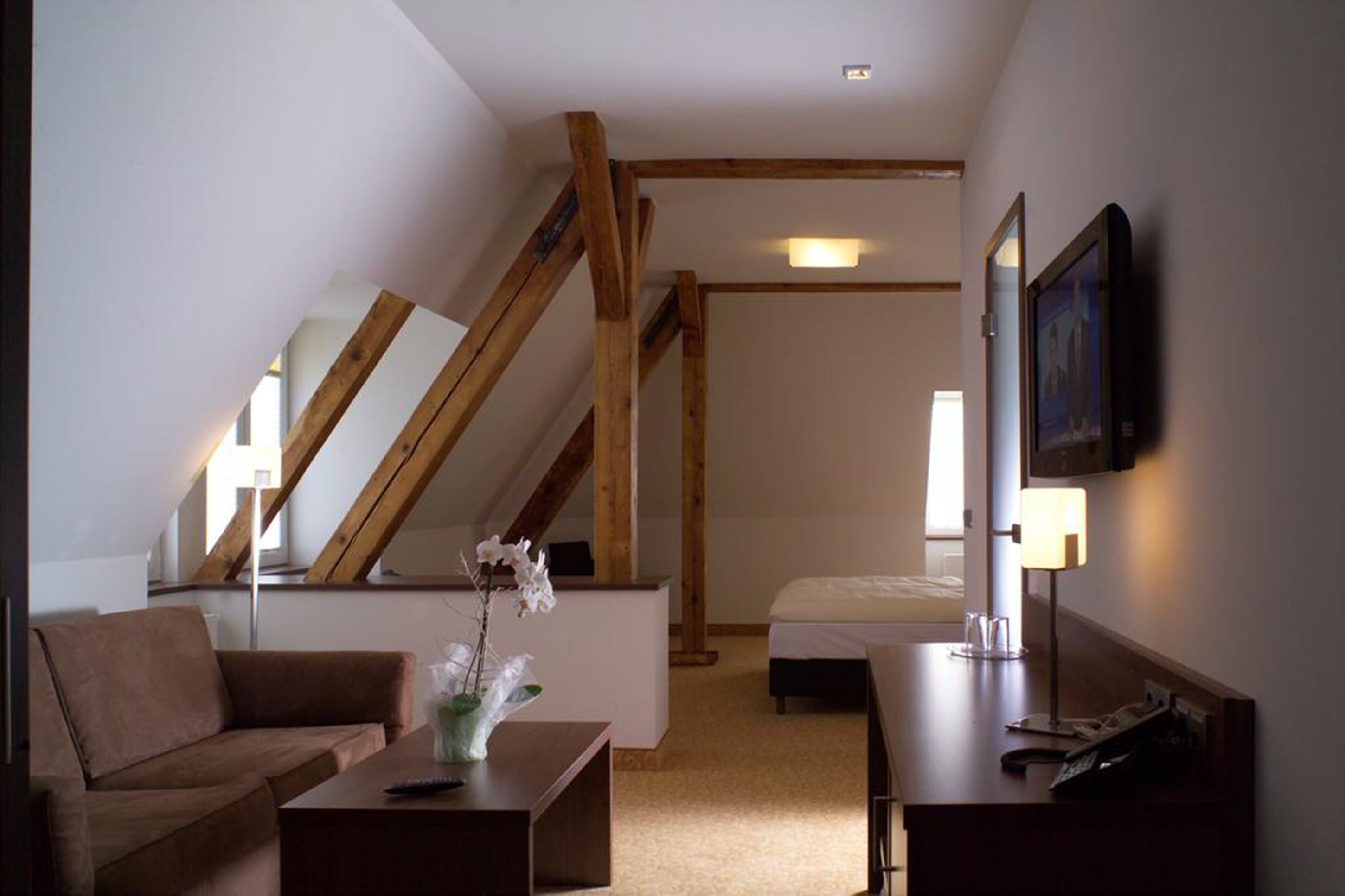 suite | living area | flat-screen tv