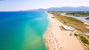 Beach nearby, sun loungers