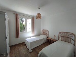 3 bedrooms, iron/ironing board, travel crib, free WiFi