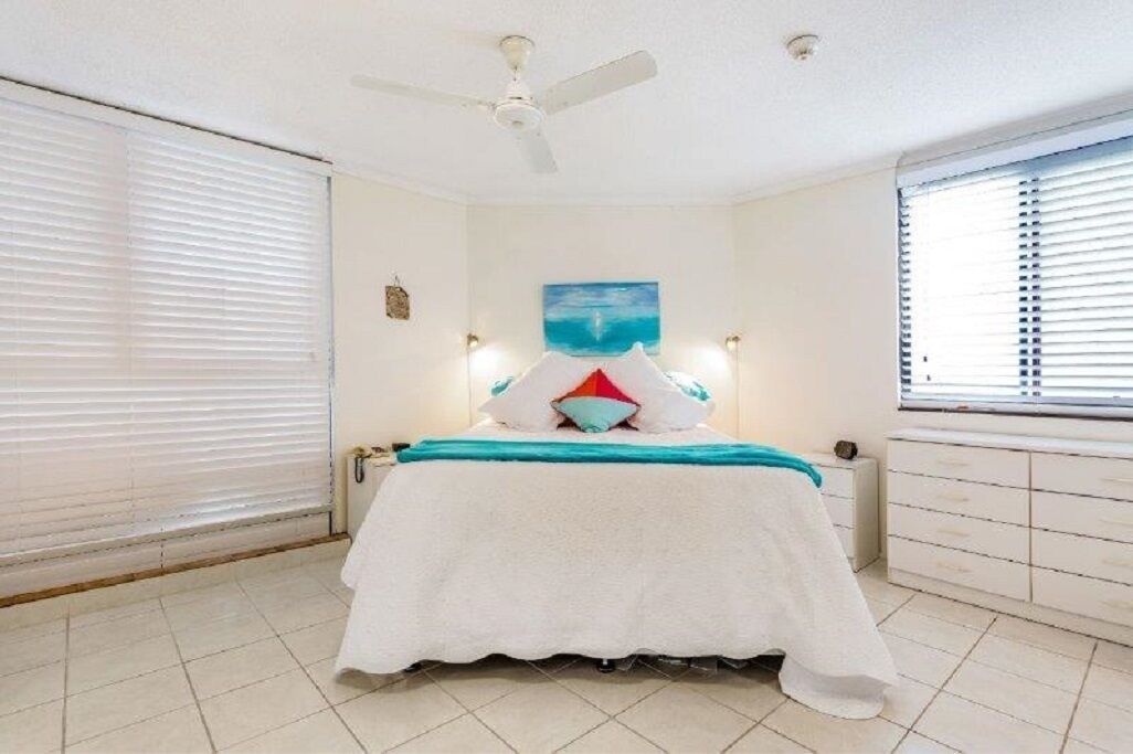 2 bedrooms, bed sheets