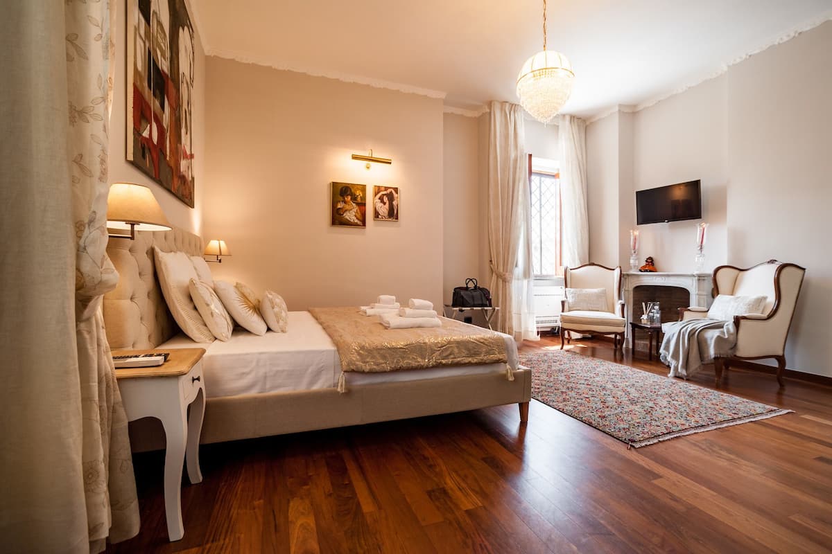 Executive suite, 1 queensize bed, uitzicht op tuin | 1 slaapkamer, Italiaanse Frette-lakens, luxe beddengoed