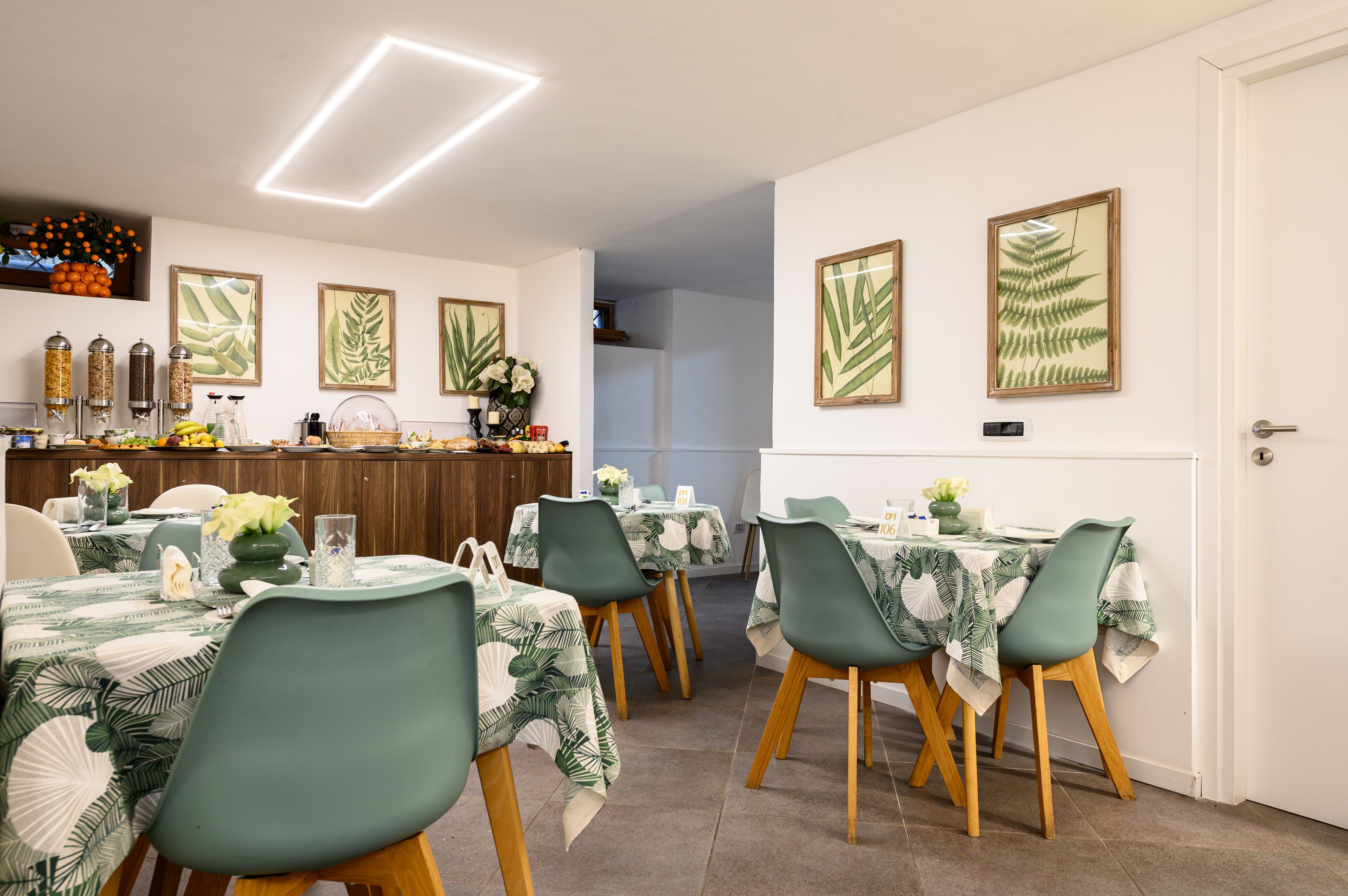 Free daily buffet breakfast