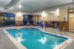 من حمّامات السباحة المغطاة