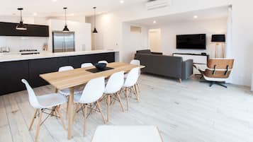Apartment, 4 Bedrooms, Non Smoking | Private kitchen | Full-size fridge, microwave, oven, stovetop