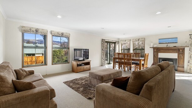 Interior entrance - Coryan Cottage (Wanaka)