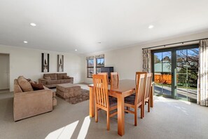 Flat-screen TV - Coryan Cottage (Wanaka)
