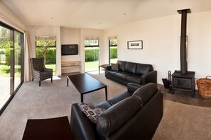 House, 3 Bedrooms, Non Smoking | Living area
