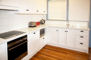 House, 3 Bedrooms, Non Smoking | Private kitchen | Full-size fridge, microwave, oven, stovetop - McDougall Cottage (Wanaka)