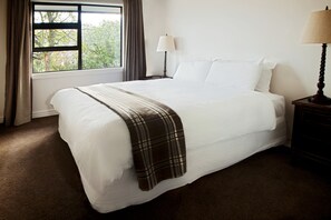 House, 3 Bedrooms, Non Smoking | 3 bedrooms, iron/ironing board, cribs/infant beds, WiFi - Pembroke Lodge (Wanaka)
