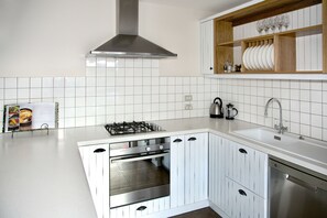 House, 3 Bedrooms, Non Smoking | Private kitchen | Full-size fridge, microwave, oven, stovetop - Pembroke Lodge (Wanaka)