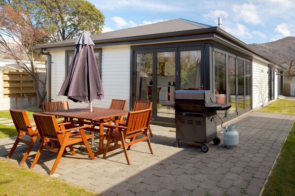 Property entrance - Pembroke Villa (Wanaka)