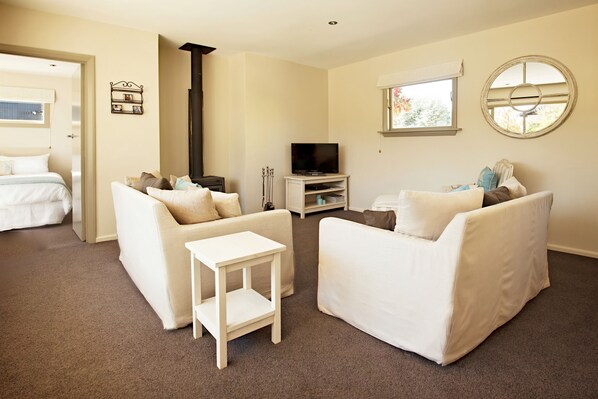 House, 2 Bedrooms, Non Smoking | Living area