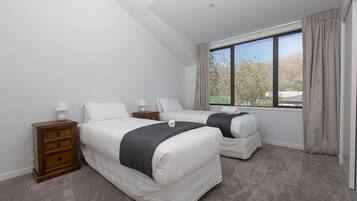 House, 5 Bedrooms, Non Smoking | 5 bedrooms, iron/ironing board, cribs/infant beds, WiFi