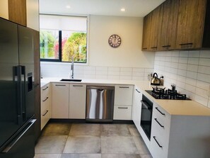 独立别墅, 5 间卧室, 无烟房 | 私人�厨房 | 大冰箱、微波炉、烤箱、炉灶