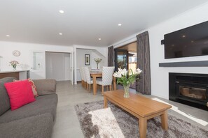 House, 5 Bedrooms, Non Smoking